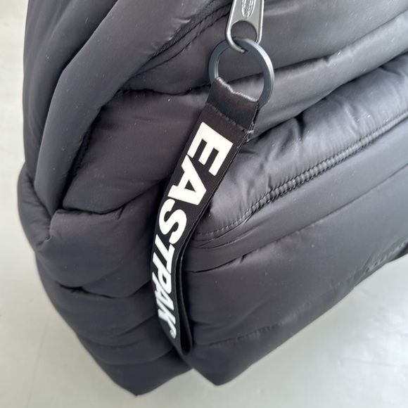 New Eastpak Black Puffer Pakr Backpack - Picture 4 of 8